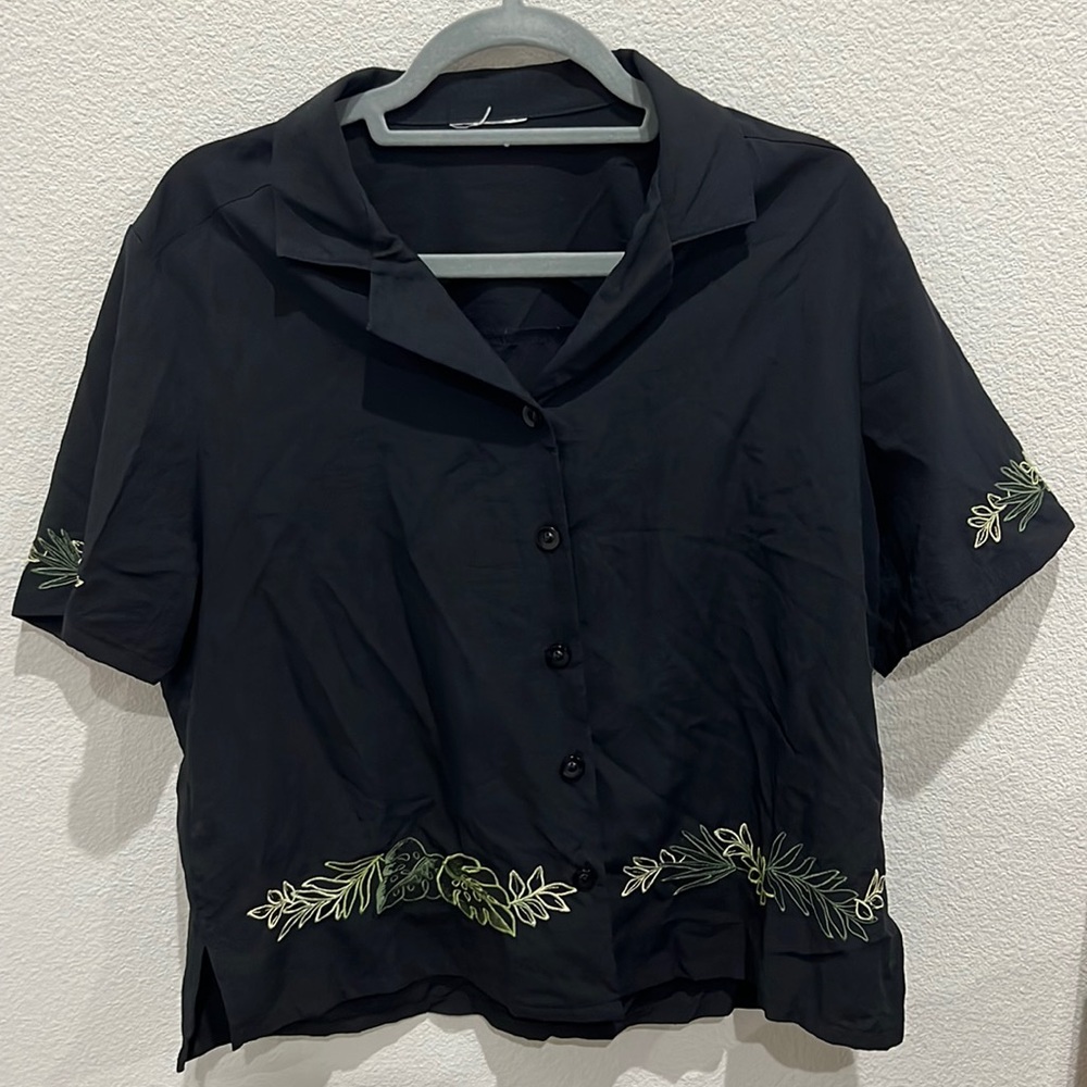 Leafy embroidered button down!!!
